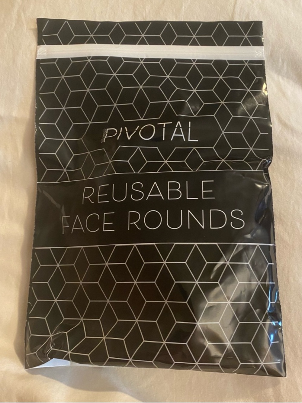 Pivotal Cosmetics Reusable Makeup Rounds - Black Packaging